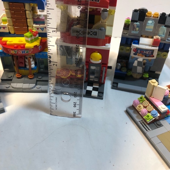 Building Block Sets as is no instructions extra pieces included - Picture 9 of 13